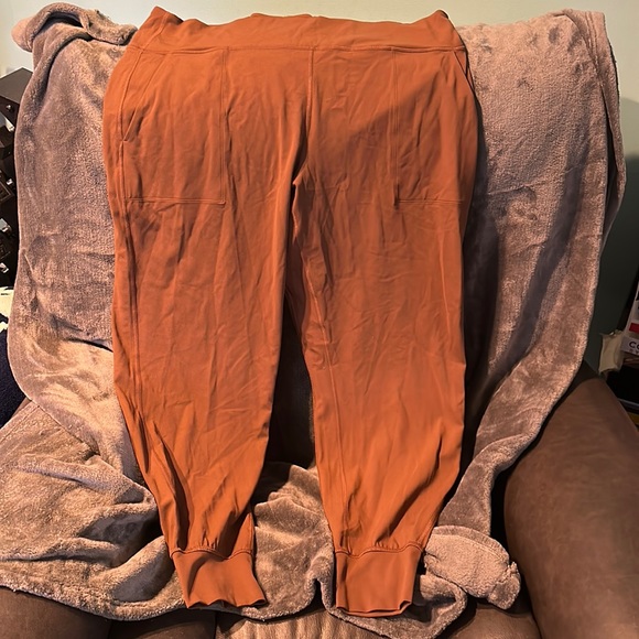 Lululemon NWOT Align High Rise Jogger Roasted Brown - Picture 2 of 8